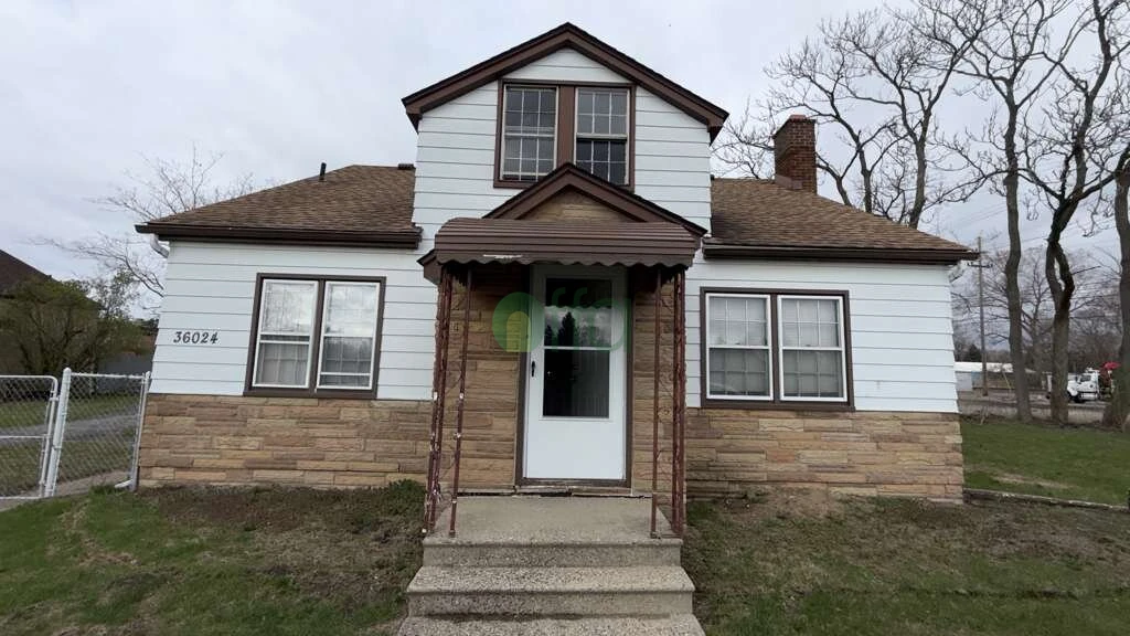 Duplex in Romulus, MI